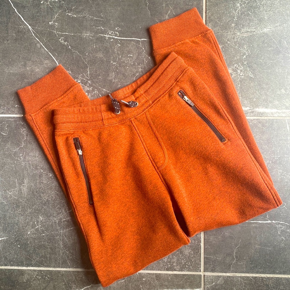Old Navy joggers size 8. Drawstring waist, zip pockets. Worn once.
